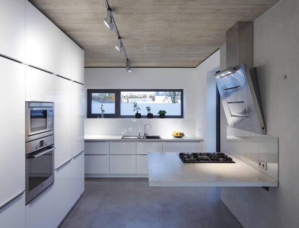 Идеи дизайна интерьера кухни в стиле хай-тек