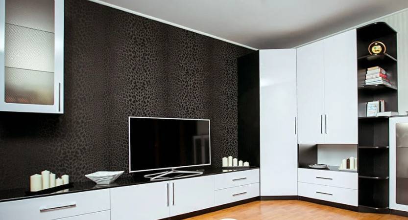 Дизайн стены с телевизором в гостиной (52 фото): как оформить стену, на какой высоте от пола вешать телевизор, идеи оформления