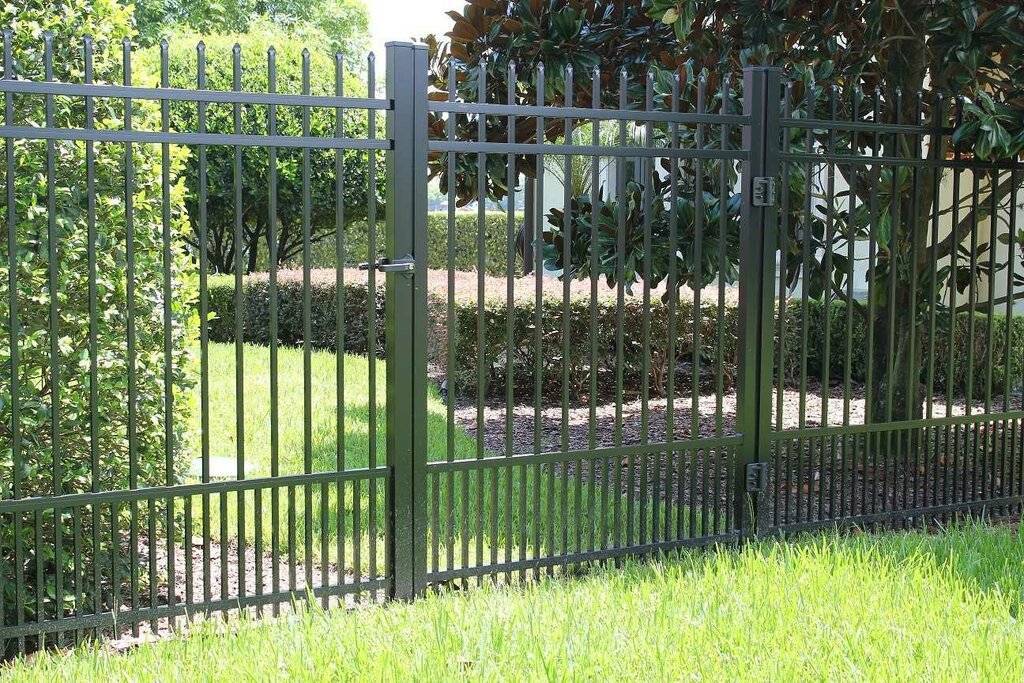 Секционный забор: готовые панельные ограждения, забор из алюминиевых панелей и секций