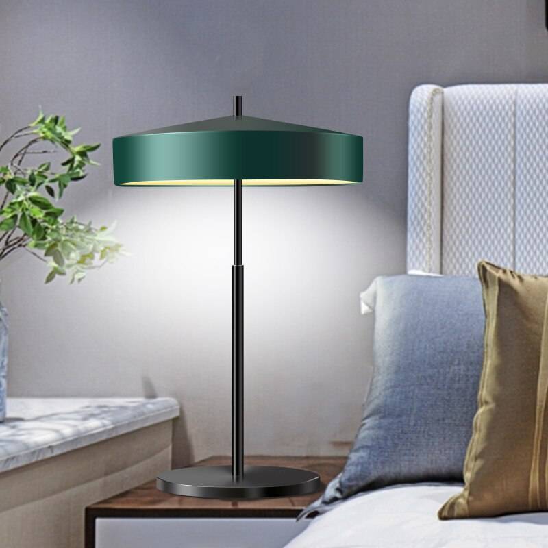 Светильник на прикроватную тумбочку в спальню (33 фото): современные и дизайнерские модели