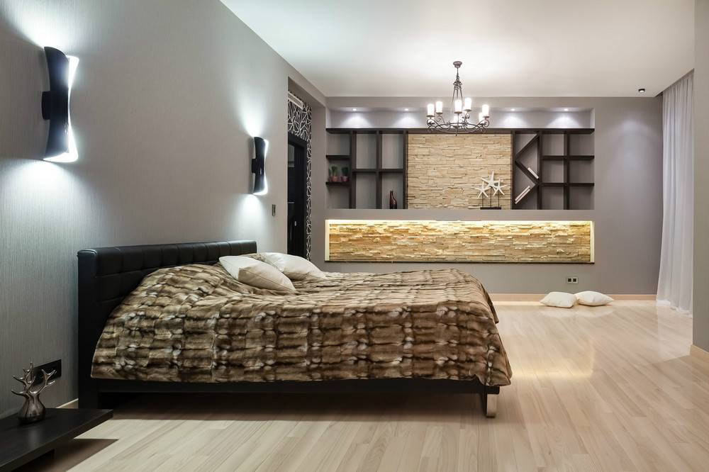 Как оформить стену в спальне над кроватью – варианты декора