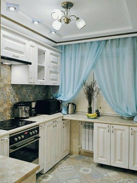 Планировка кухни площадью 9 кв. м с холодильником