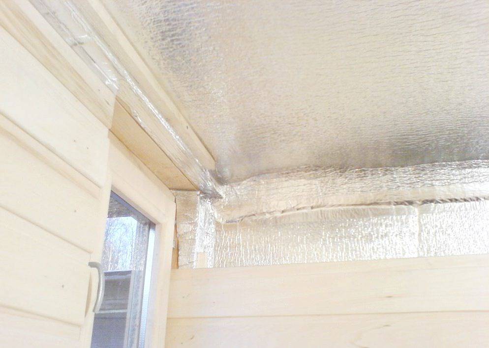 Как правильно утеплить потолок под холодной крышей: практические советы