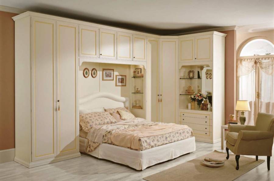 Белые шкафы в спальню: разновидности и особенности выбора