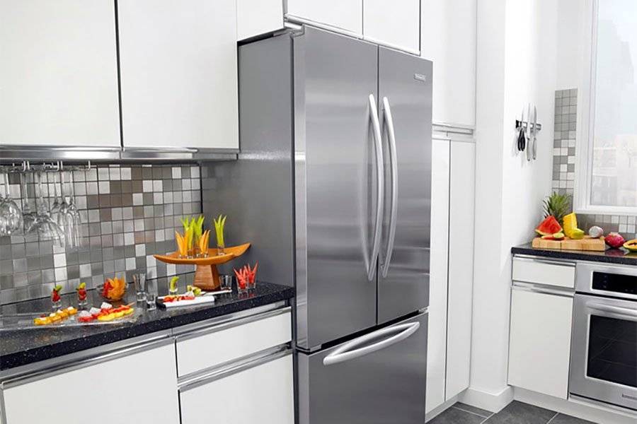 Дизайн угловых кухонь с холодильником — фото идеи