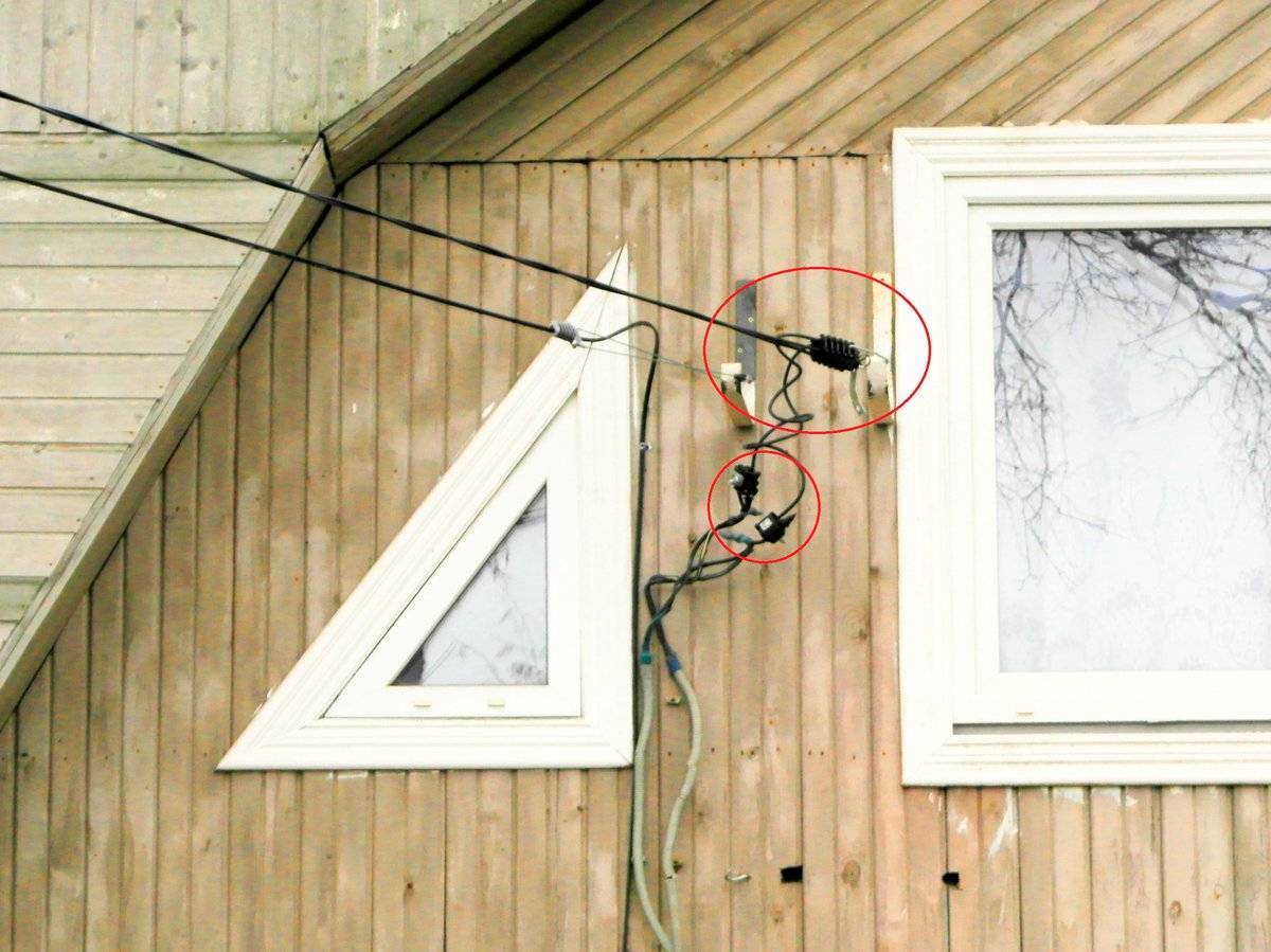 Как выполнить ввод электричества в дом от столба