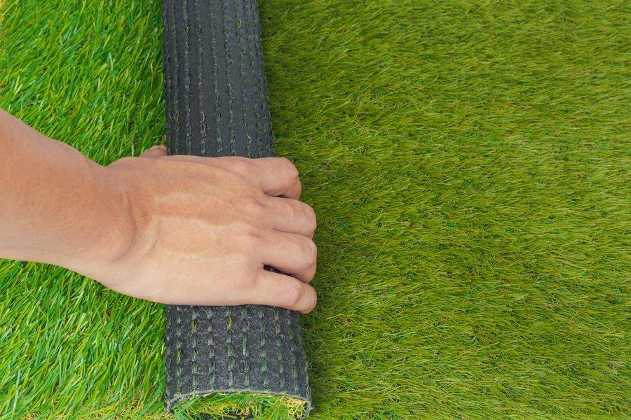 Вечнозеленое покрытие: искусственный газон, его преимущества и особенности укладки