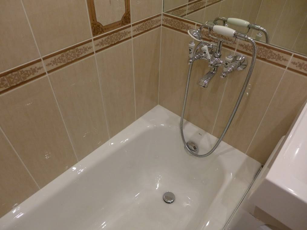 На какой высоте правильно установить смеситель над ванной — стандарты установки