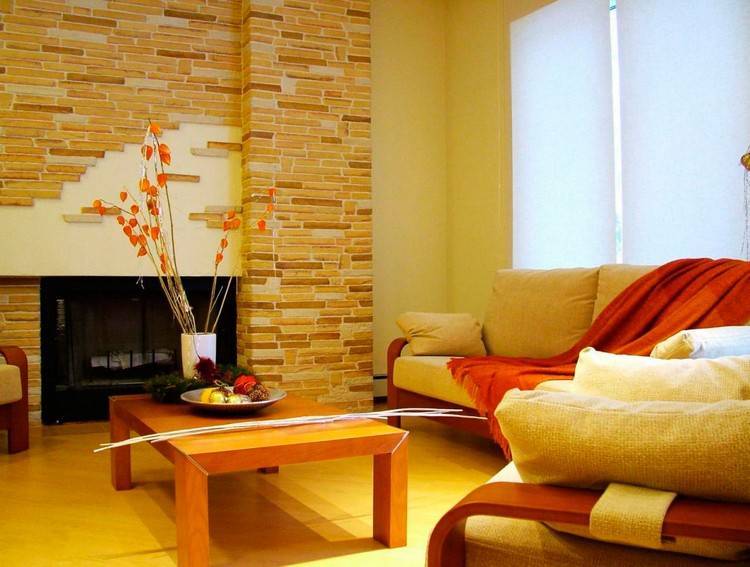 Стильный интерьер гостиной: 4 вида декоративного камня, фото