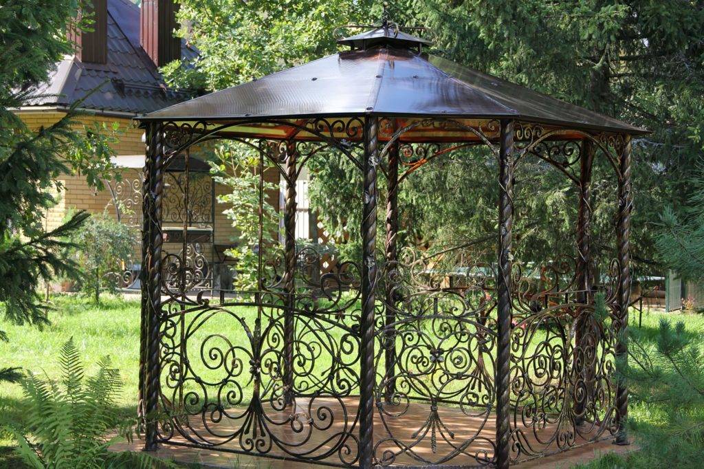 Лучшие кованые беседки для дачи - 145 фото примеров красивого украшения сада кованной беседкой