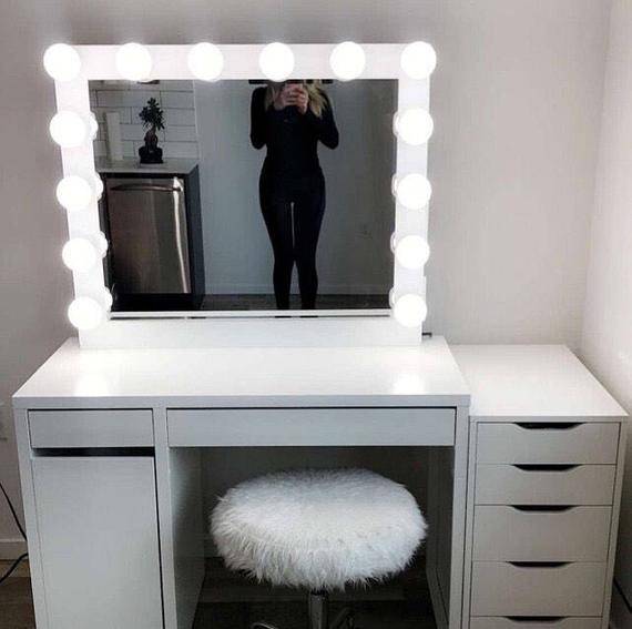 Современный туалетный столик с зеркалом для спальни: фото и дизайн