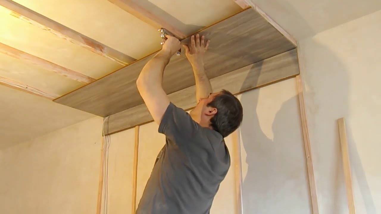Ламинат на потолок: как крепить, фото интерьеров