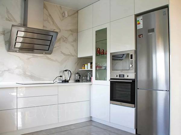 Правила установки встраиваемого холодильника на кухне