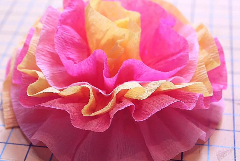 Цветы из гофрированной бумаги своими руками: мастер-класс