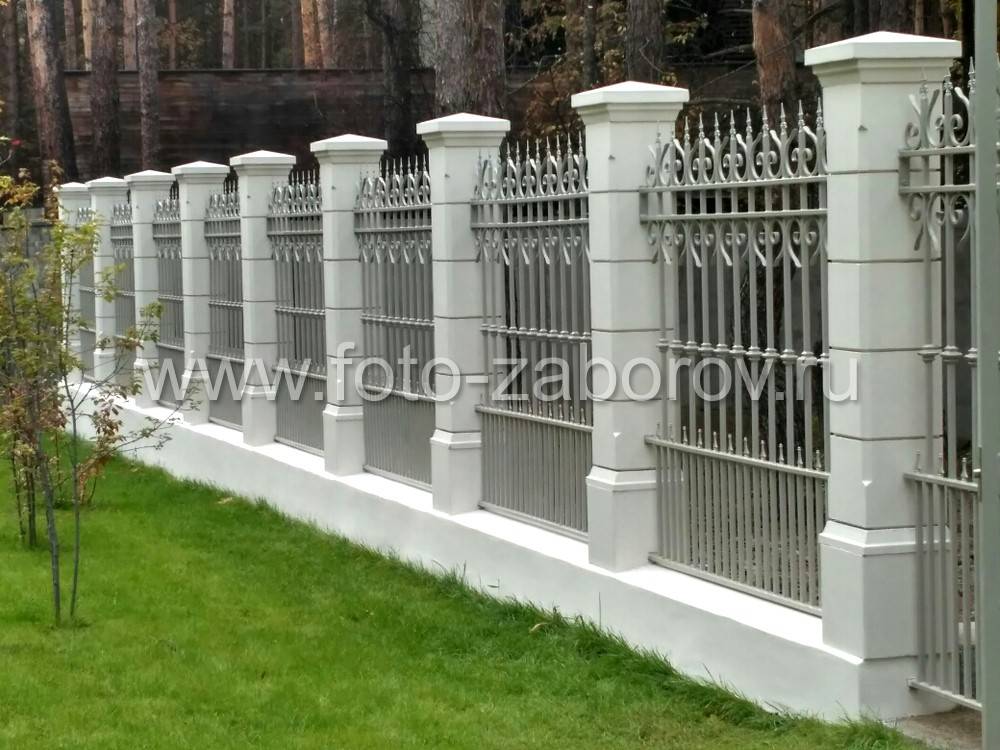 Бетонный забор (46 фото): универсальное ограждение из бетона и железобетонных плит, выбор краски для панелей забора