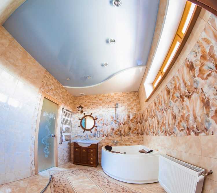 Натяжные потолки в ванной: плюсы и минусы натяжной конструкции
